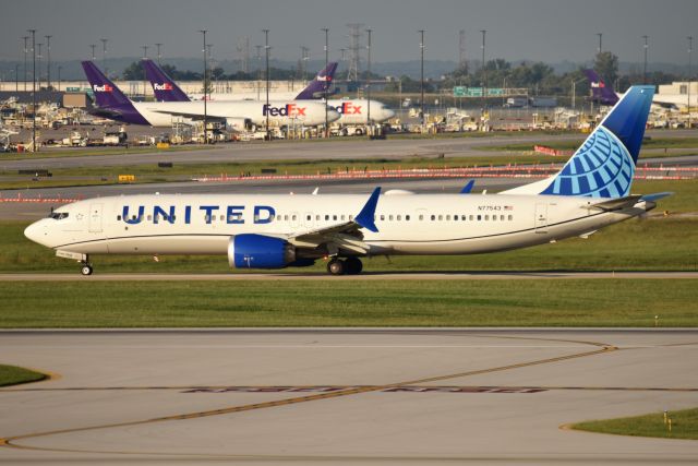 Boeing 737-900 (N77543) - Taxiing out for departure off of 32. 08-28-23