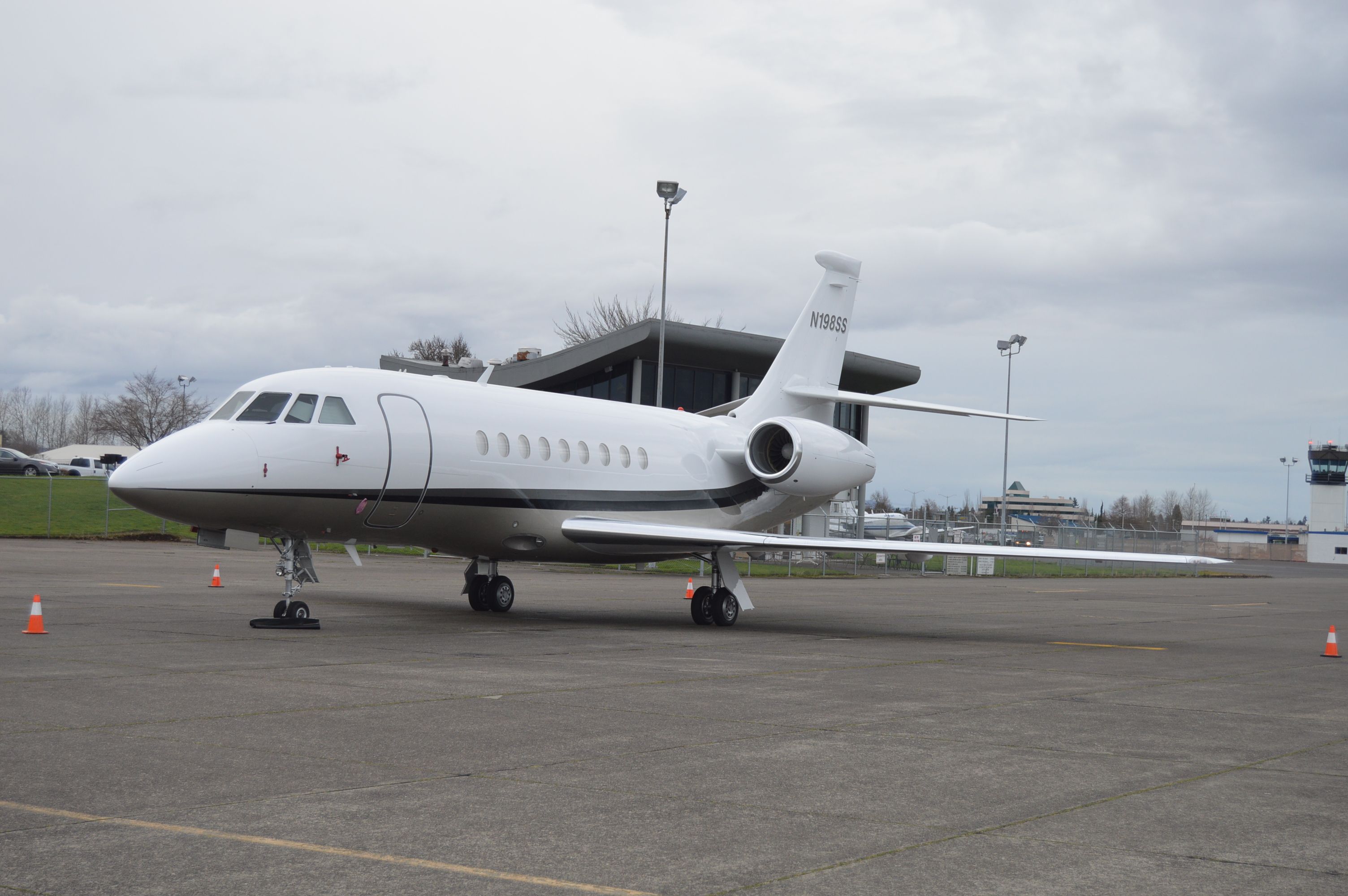 Dassault Falcon 2000 (N198SS) - Parked on the ramp at KSLE.