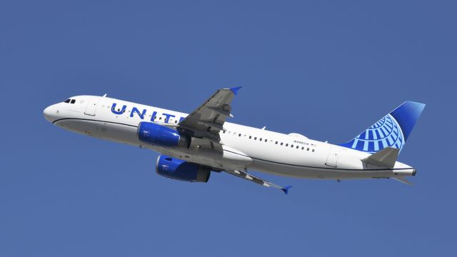 Airbus A320 (N486UA) - Departing LAX on 25R