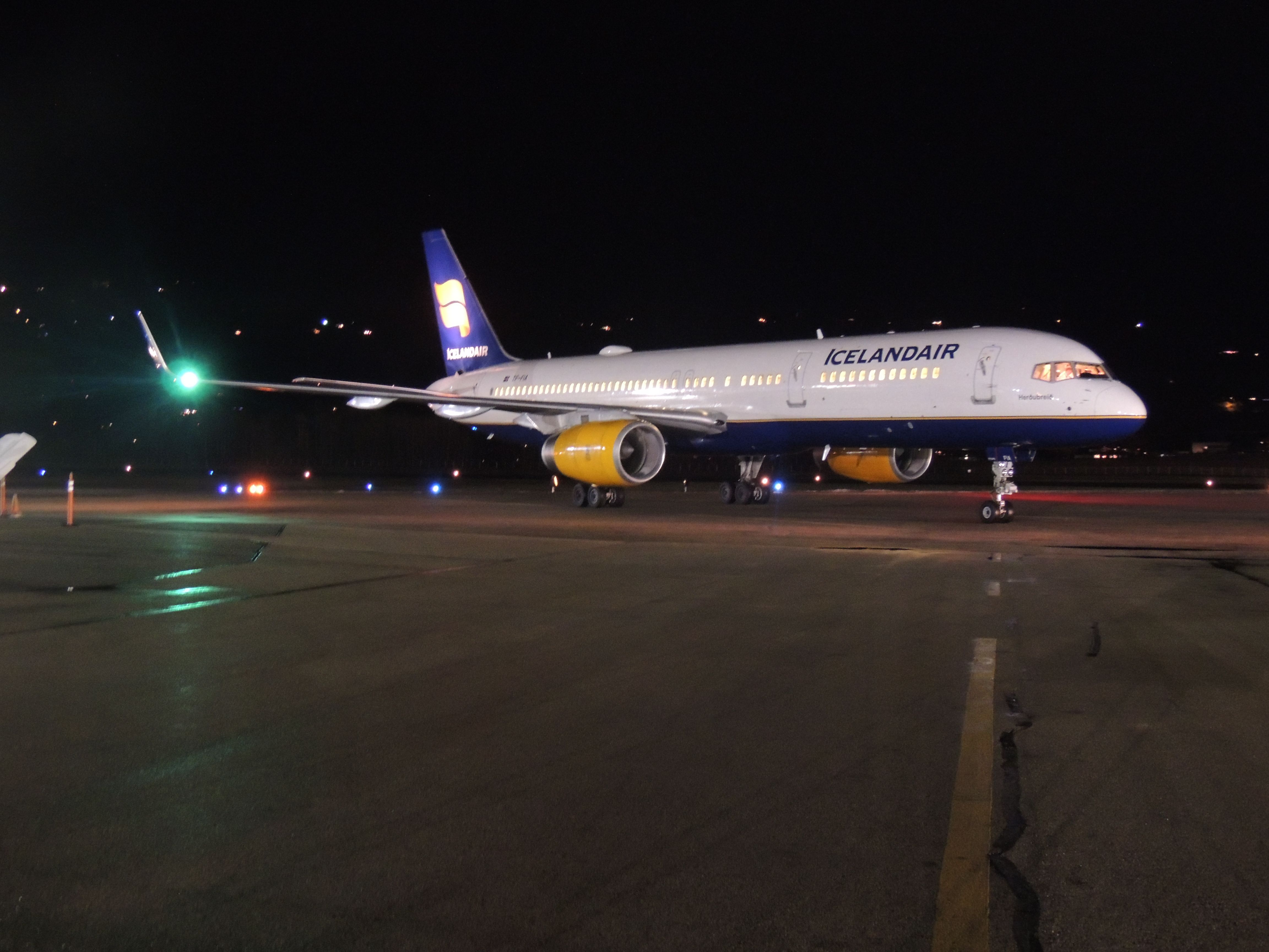 Boeing 757-200 (TF-FIA)