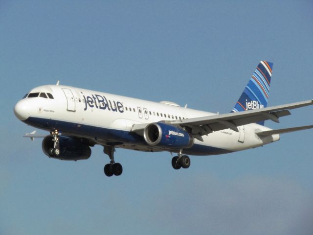 Airbus A320 (N633JB) - Landing RWY 30