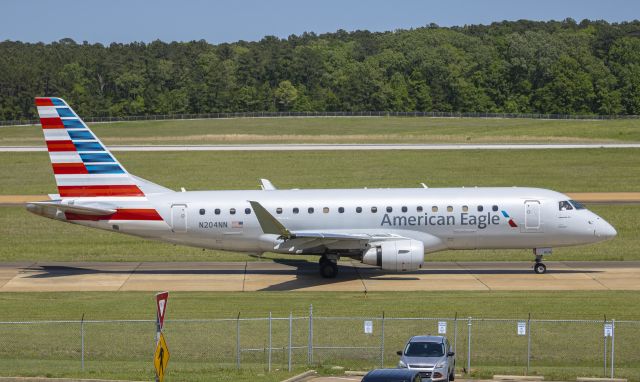 Embraer 175 (N204NN)