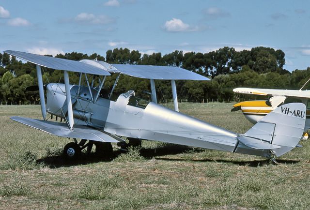 VH-ARU — - DE HAVILLAND DH-82A TIGER MOTH -REG VH-ARU (CN ) - KYABRAM VICTORIA AUSTRALIA - YKYB 26/3/1989 KYABRAM AIR SHOW 1989.