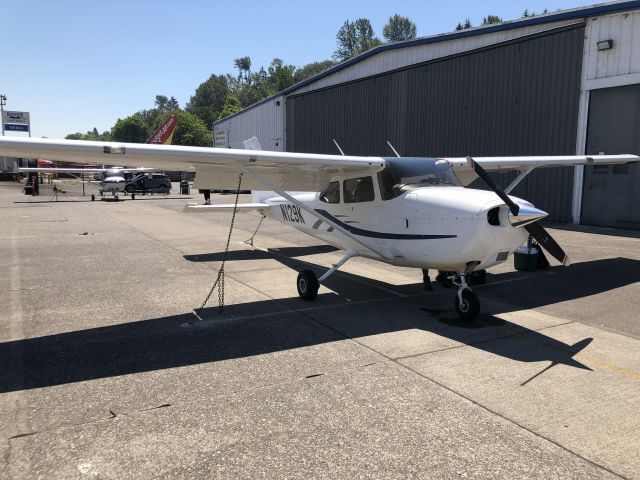 Cessna Skyhawk (N129K)