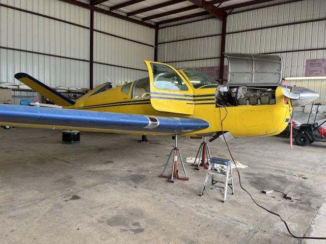 Beechcraft 35 Bonanza (N3238V)