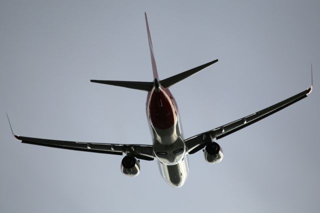 Boeing 737-800 (VH-VXS) - Departing runway 19, Townsville Airport.