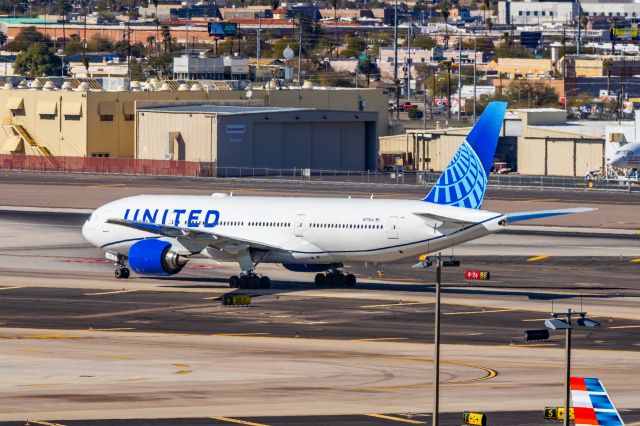 Boeing 777-200 (N775UA) - A United Airlines 777-200 taxiing at PHX on 2/9/23 during the Super Bowl rush. Taken with a Canon R7 and Tamron 70-200 G2 lens.