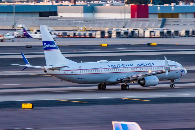 Boeing 737-900 (N75435) - A United Airlines 737-900 in Continental Airlines retro livery taking off from PHX on 2/6/23. Taken with a Canon R7 and Tamron 70-200 G2 lens.