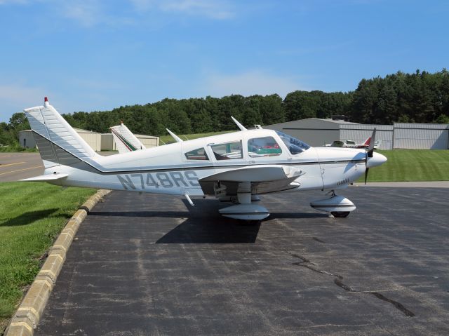 Piper Cherokee (N748RS)