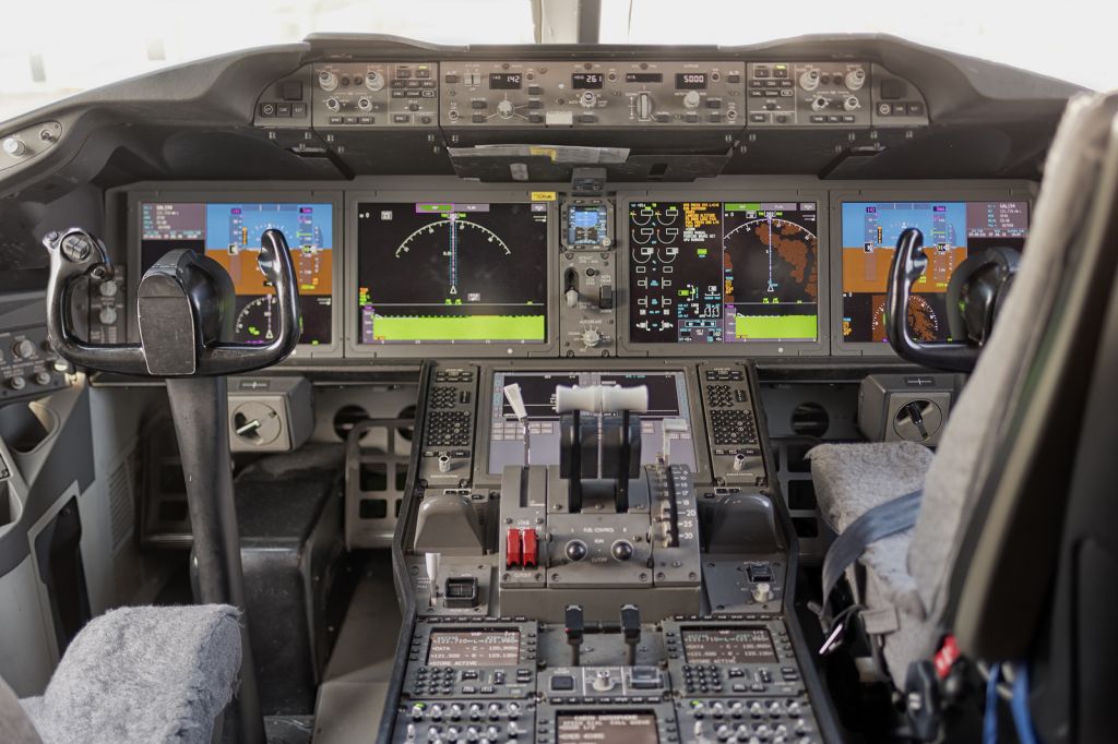 Boeing 787-9 Dreamliner (N27958) - 7th July, 2018: Captain Bruce Bishop shows off his Dreamliner office after flying us across the Atlantic on the overnight flight UA194 from San Francisco to Munich.