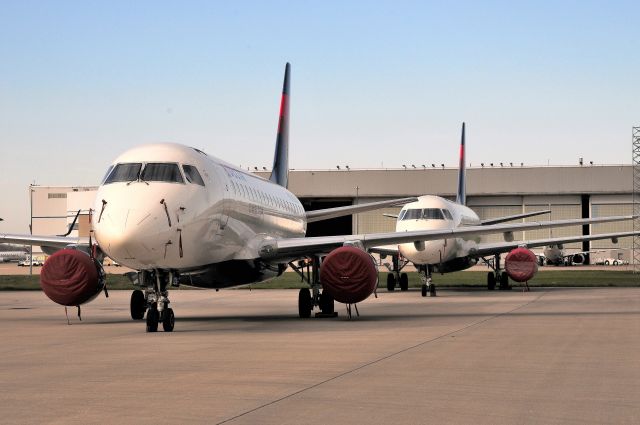 Embraer 170/175 (N818MD)