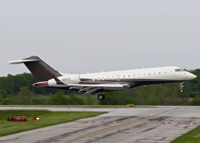 Bombardier Global Express (LXJ91) - N91FX operating as LXJ91 landing RWY19 at KCAK.