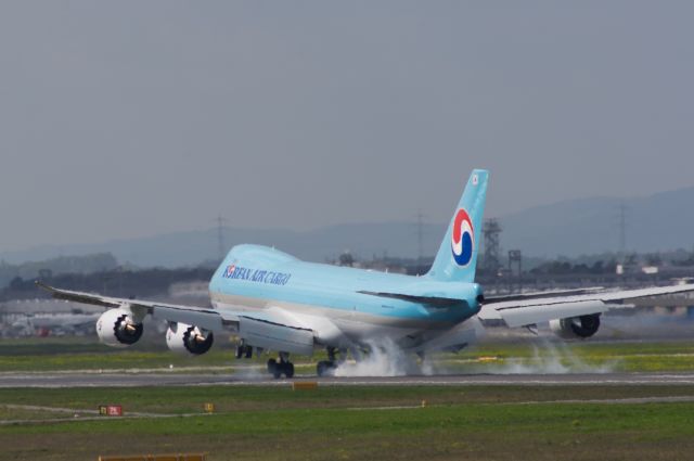 BOEING 747-8 (HL7623)