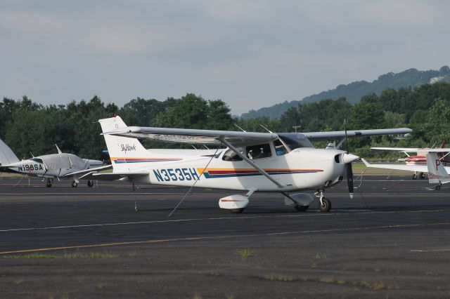 Cessna Skyhawk (N3535H) - Parked at the flight school tie down