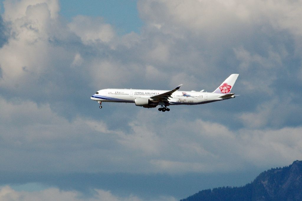 Airbus A350-900 (B-18908) - CI32 arrival in Vancouver,Sep.13.2017