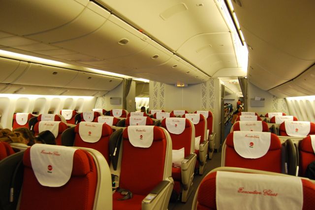 BOEING 777-300 (S2-AFO)