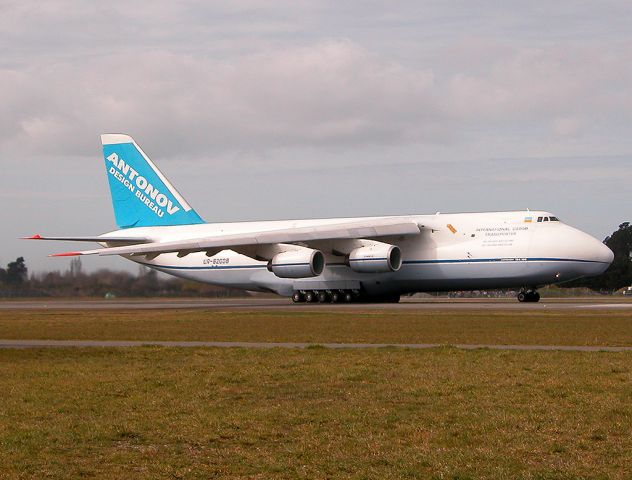 Antonov An-124 Ruslan (UR-82008)