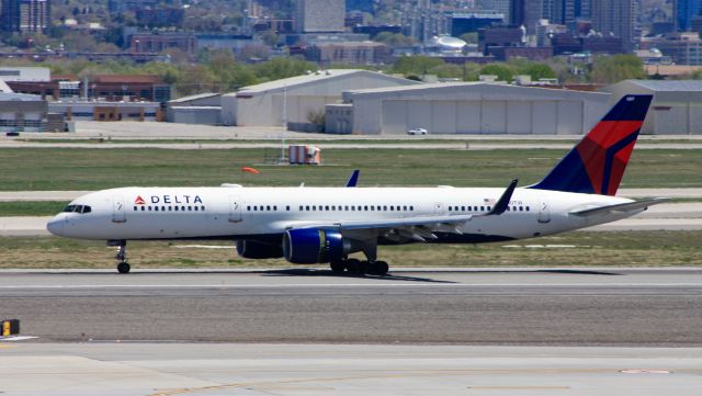 Boeing 757-200 (N710TW)