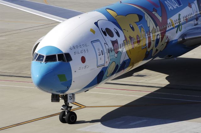 BOEING 777-300 (JA754A) - Taxi to Spot at Haneda Intl Airport on 2012/07/10 "Pokemon c/s"