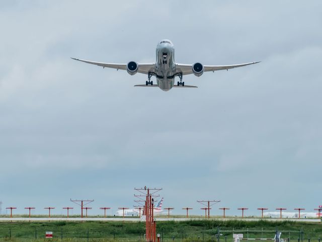 Boeing 787-8 —
