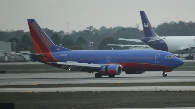 BOEING 737-300 (N665WN) - Landing at RSW on 02/11/2011