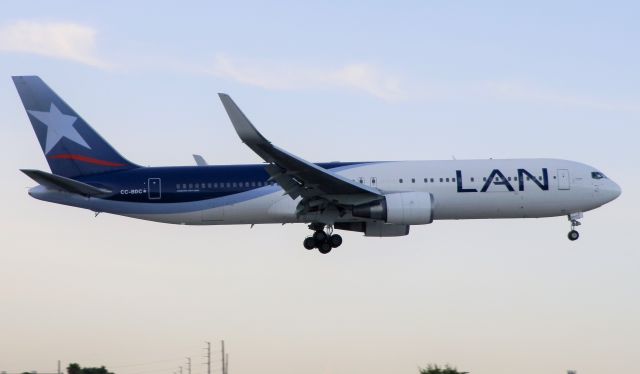 BOEING 767-300 (CC-BDC)
