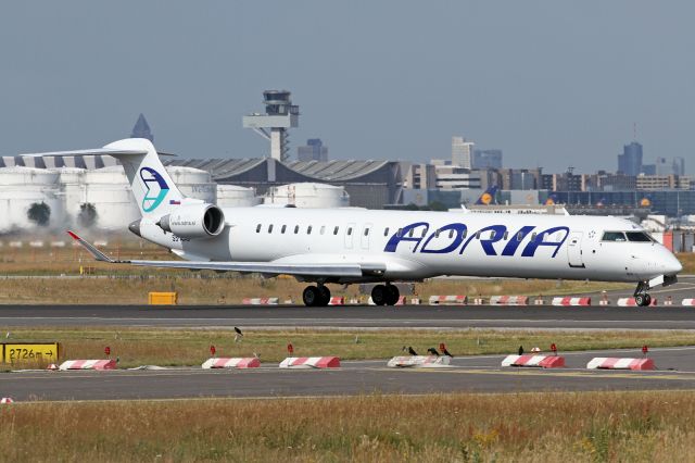 Canadair Regional Jet CRJ-900 (S5-AAV)