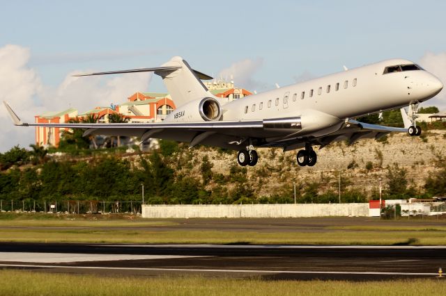 Bombardier Global Express (N915AV)