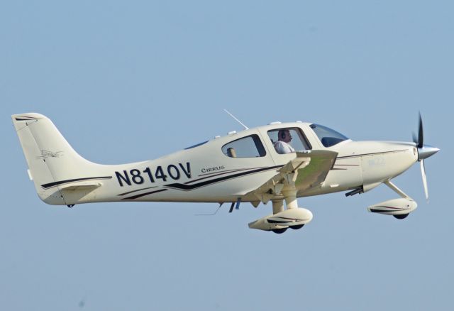 Cirrus SR-22 (N8140V) - N8140V departs Merced Regional Airport (KMCE)