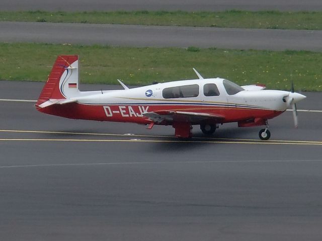 Mooney M-20 (D-EAJK) - Eine Afit Mooney M20 mit der Reg D-EAJK, fotografiert am 05.04.2014 in DUS.