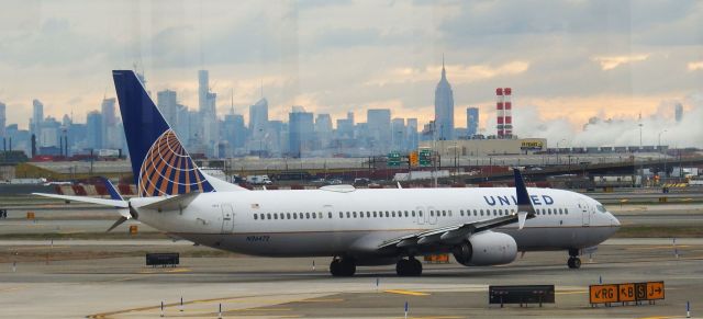 Boeing 737-900 (N36472)