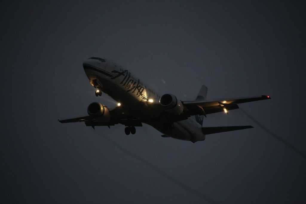 BOEING 737-400 (N708AS)