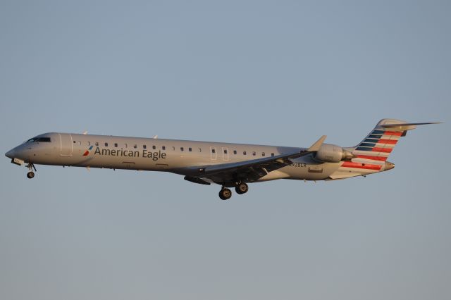 Canadair Regional Jet CRJ-900 (N928LR)