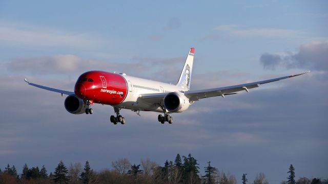 Boeing 787-9 Dreamliner (G-CKWS) - BOE837 on final to Rwy 34L to complete a B1 flight on 2.17.19. (ln 813 / cn 63319).