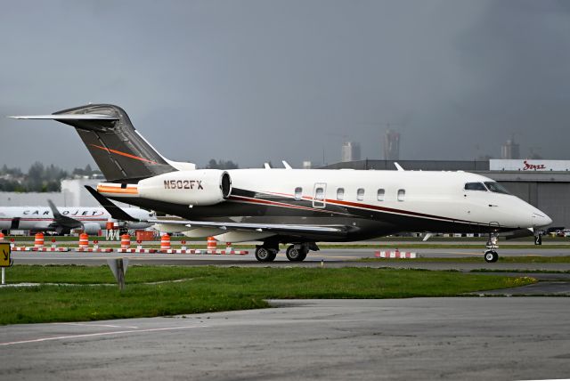 Canadair Challenger 350 (N502FX)