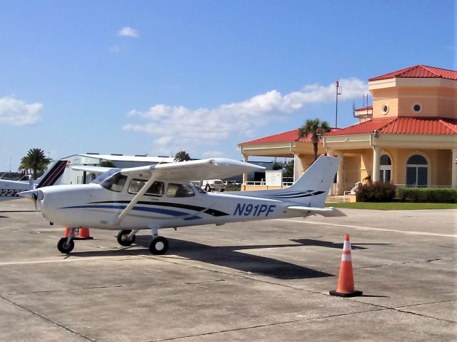 Cessna Skyhawk (N91PF) - Quick stop at Sebring, KSEF, to pick up a menu for a Sunday dinner flight. Returned to Page Field, KFMY.