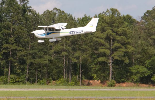 Cessna Skyhawk (N620SP) - Aircraft on approach to landing.