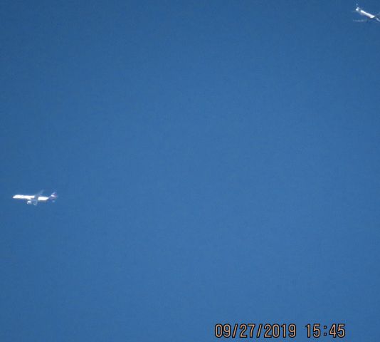 Airbus A321 (N944JT)
