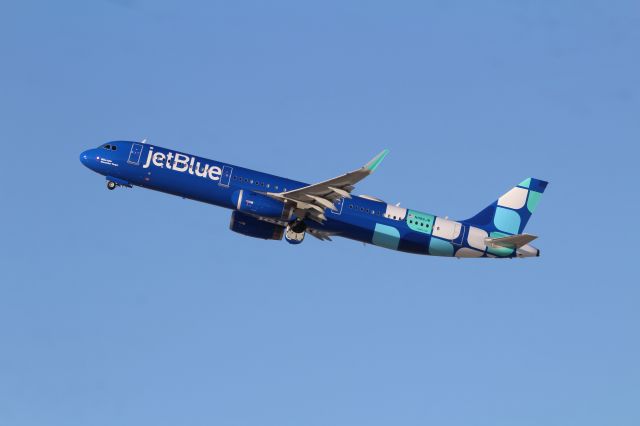 Airbus A321 (N986JB)