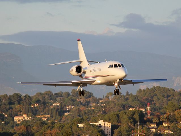 Dassault Falcon 2000 (CS-DNR)