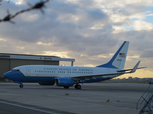 Boeing 737-700 (05-0932) - USAF Boeing C-40 at Schiphol for preparations for the Nuclear Security Summit, to be held in The Hague, March 2014.