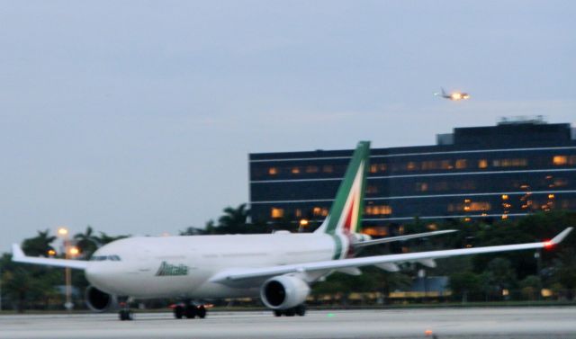 Airbus A330-200 (EI-EJL)