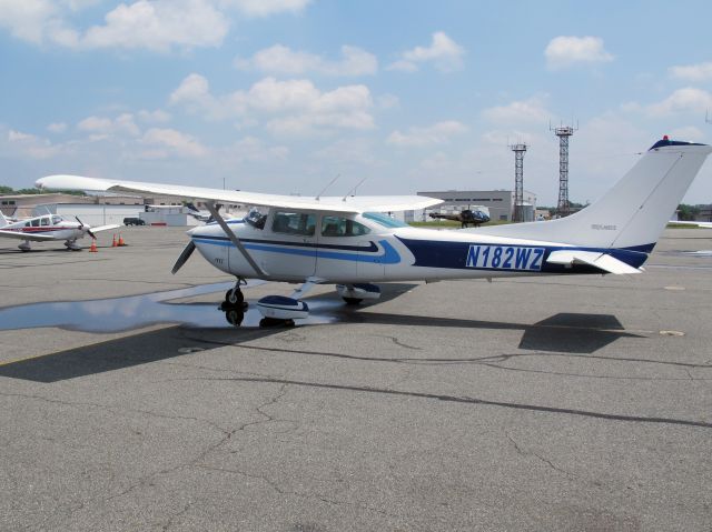 Cessna Skylane (N182WZ)