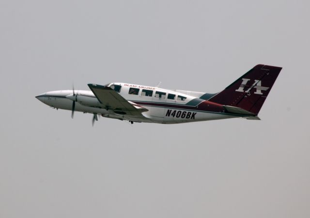 Cessna 402 (N406BK) - Departure RW 06.