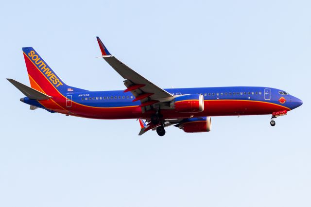 Boeing 737 MAX 8 (N872CB) - Canyon Blue retro arriving into PIT on a nice summer evening.