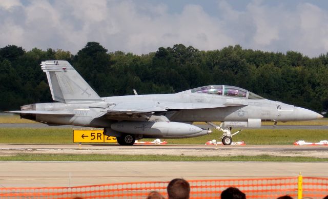 McDonnell Douglas FA-18 Hornet (16-6678)
