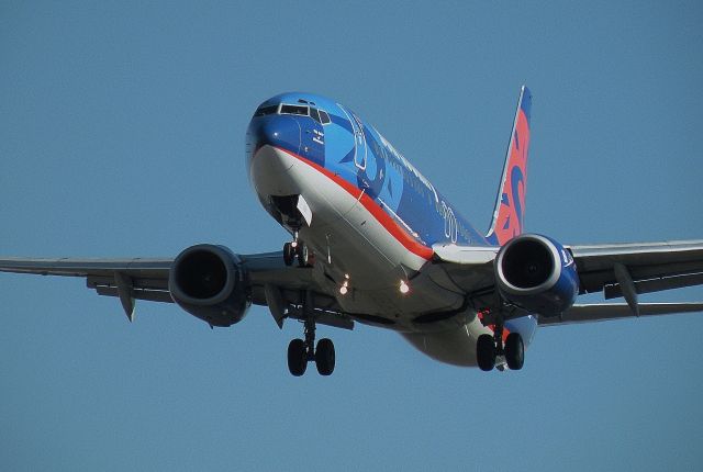 Boeing 737-800 (N805SY)