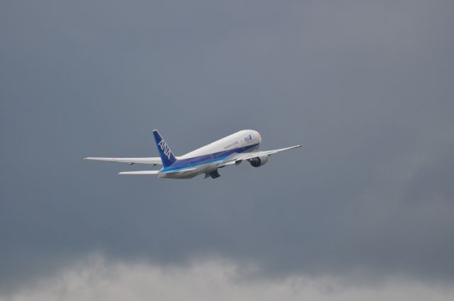 Boeing 777-200 (JA843A)