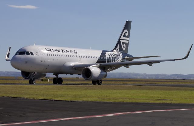 Airbus A320 (ZK-OXB) - Departure to Wellington.
