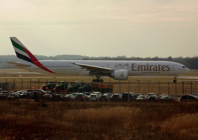 BOEING 777-300ER (A6-EGO)